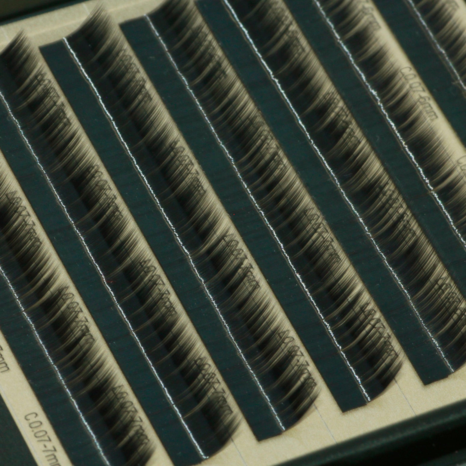 Misencil Mishka Volume Wimperextensions (3D-10D) Misencil Mishka Volume Wimperextensions (3D-10D)